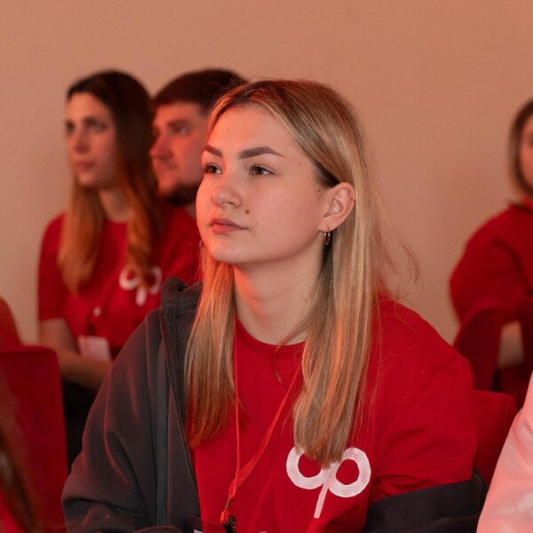 Студентка Якутского филиала ИГА ведёт записи